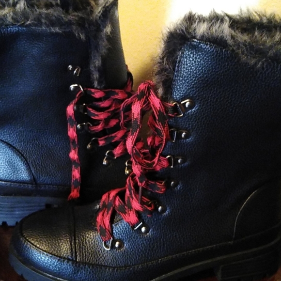 JustFab Shoes - Black boots with faux fur, size 8 Never worn